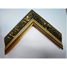 0511-1520 18 Moldura madeira aprox 4,5x1,7cm Gravada estreita em dourado trabalhado