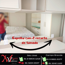 Espelho quarto sob medida com recorte de tomada