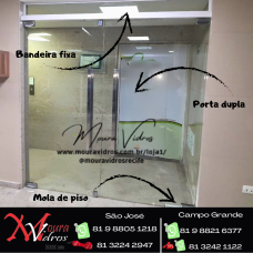 Porta dupla com bandeira fixa