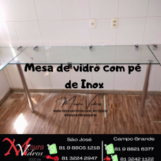 Mesa de vidro com pé de Inox