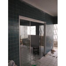 PORTA DE CORRER 2 FIXOS + 2 MÓVEIS
