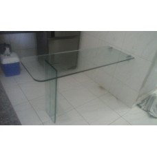 MESA DE VIDRO DE 19MM + COLAGEM UV COM PÉ DE VIDRO EM FORMA DE T