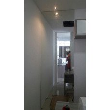 espelho colado sob medida para sala consultório 