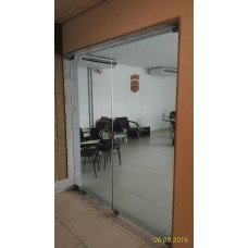 porta pivotante dupla com mola e pux de vidro porta pivotante dupla com mola e pux de vidro