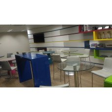 tampo de vidro sobre mesa