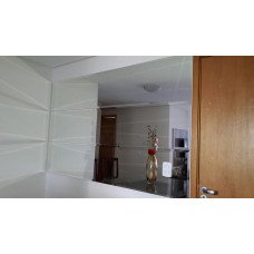 espelho triplo bisotado com recorte de tomada fabricante vivix instalado colado